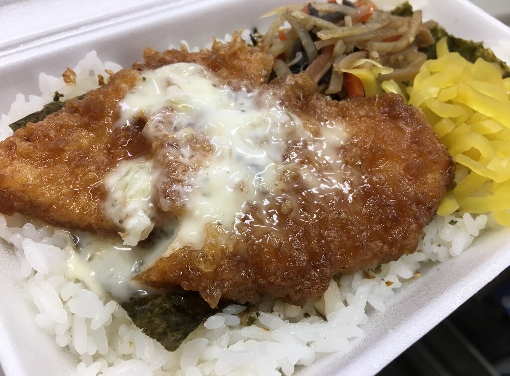 写真:チキン南蛮のり弁当（ハーフチキン南蛮入り）430円